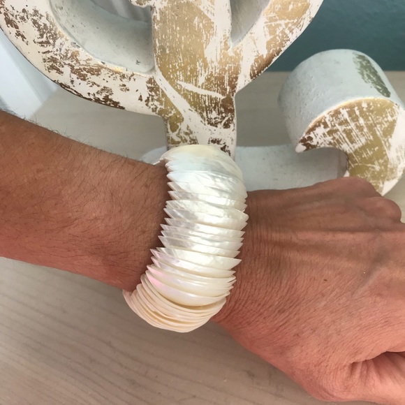 Mother of Pearl bracelet adjustable EUC - Picture 2 of 7